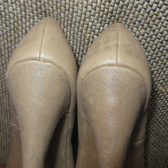 Jennifer Lopez Leather Pumps - Picture 7 of 8